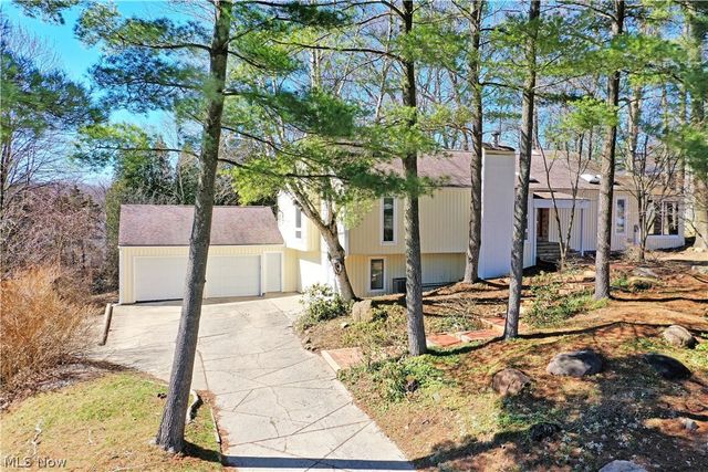 6152 Southern Hills Court, Canfield, OH 44406