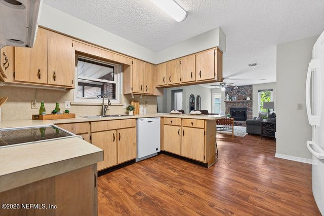 584 ARTHUR MIDDLETON Circle, Orange Park, FL 32073