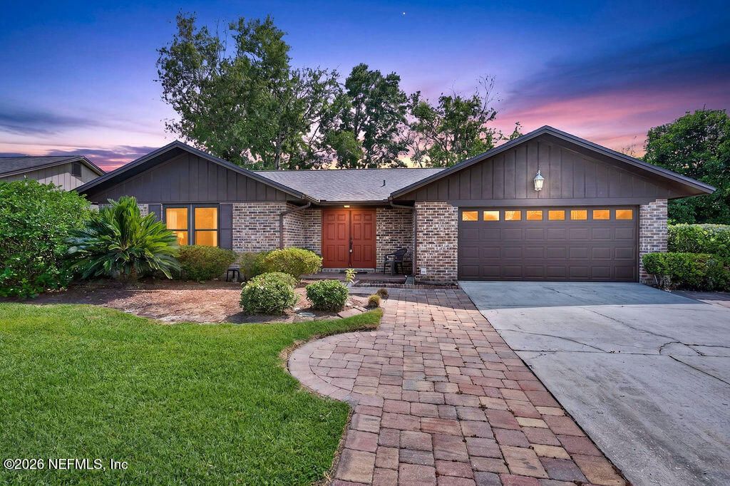 584 ARTHUR MIDDLETON Circle, Orange Park, FL 32073