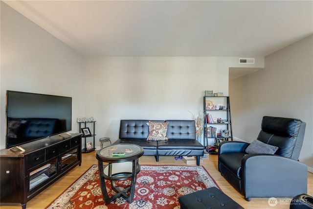 323 75th Street SE #A-14, Everett, WA 98203
