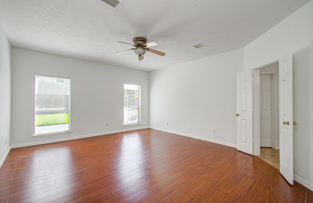 1402 Pine Knot Court, Pearland, TX 77581