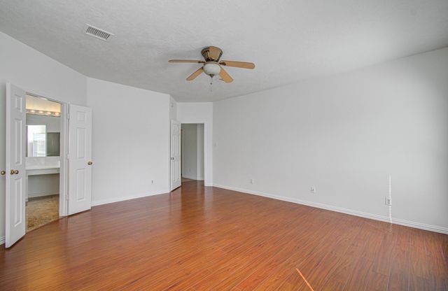 1402 Pine Knot Court, Pearland, TX 77581
