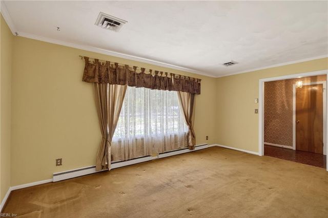 600 Larkspur RD, Portsmouth, VA 23703