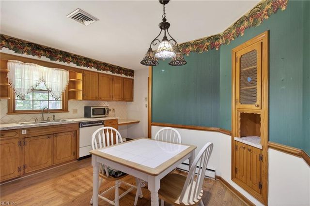 600 Larkspur RD, Portsmouth, VA 23703