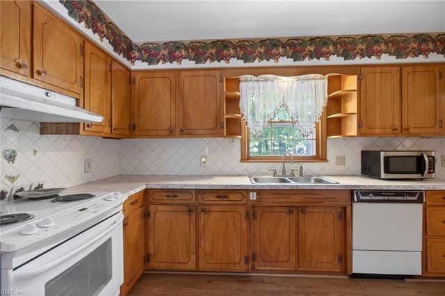 600 Larkspur RD, Portsmouth, VA 23703