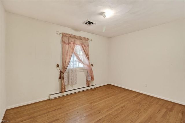 600 Larkspur RD, Portsmouth, VA 23703