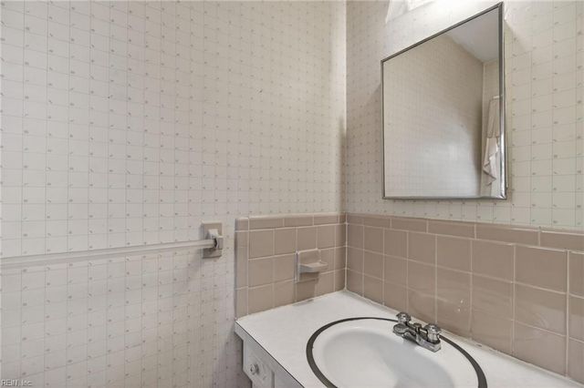 600 Larkspur RD, Portsmouth, VA 23703