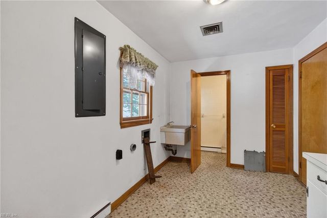 600 Larkspur RD, Portsmouth, VA 23703