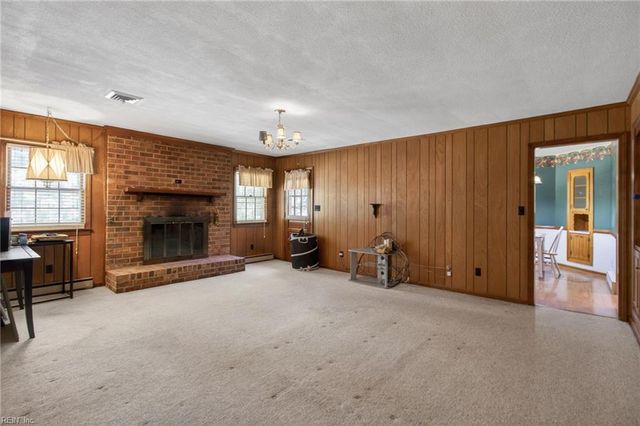 600 Larkspur RD, Portsmouth, VA 23703