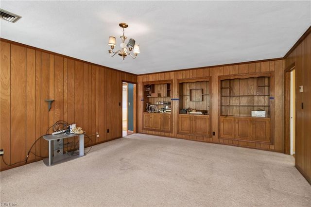 600 Larkspur RD, Portsmouth, VA 23703