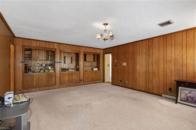600 Larkspur RD, Portsmouth, VA 23703