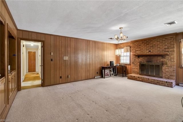 600 Larkspur RD, Portsmouth, VA 23703