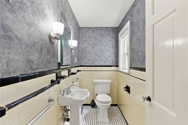 2 Elton Circle, Cranston, RI 02921