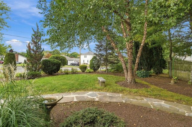 2 Elton Circle, Cranston, RI 02921