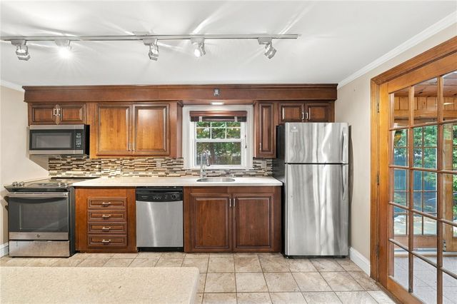 2 Elton Circle, Cranston, RI 02921