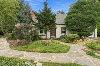 2 Elton Circle, Cranston, RI 02921