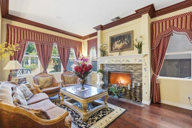 7132 Torrey Mesa Ct, San Diego, CA 92129