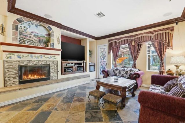 7132 Torrey Mesa Ct, San Diego, CA 92129