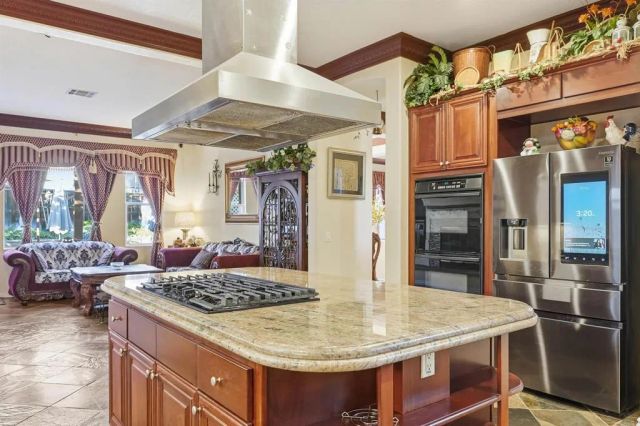 7132 Torrey Mesa Ct, San Diego, CA 92129