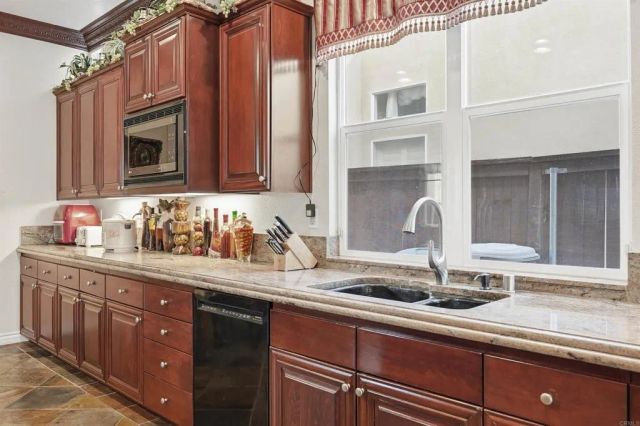 7132 Torrey Mesa Ct, San Diego, CA 92129