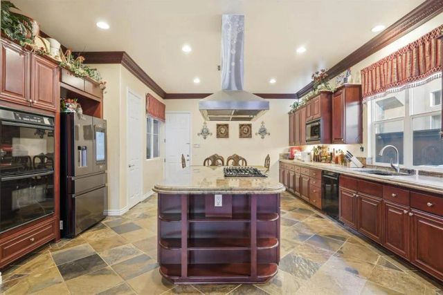 7132 Torrey Mesa Ct, San Diego, CA 92129