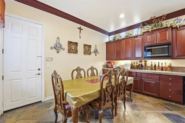 7132 Torrey Mesa Ct, San Diego, CA 92129