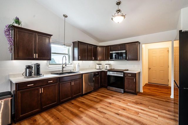 333 Nature PLACE, Johnson Creek, WI 53038