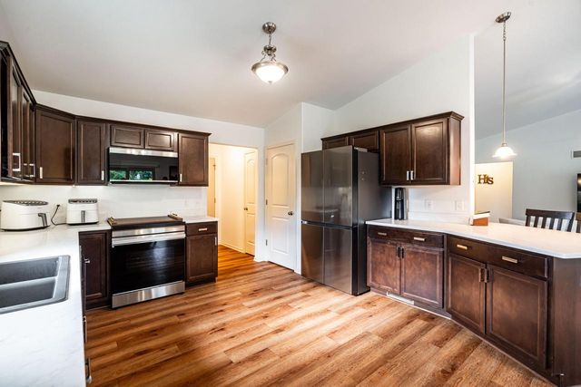 333 Nature PLACE, Johnson Creek, WI 53038