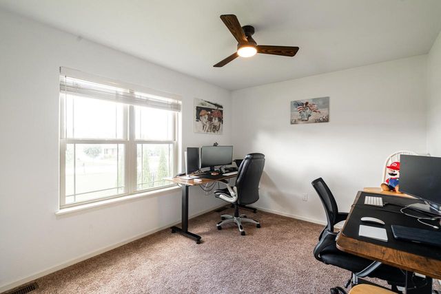 333 Nature PLACE, Johnson Creek, WI 53038