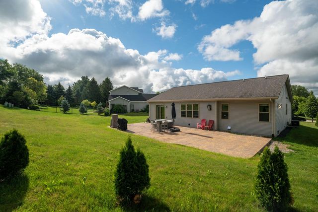 333 Nature PLACE, Johnson Creek, WI 53038