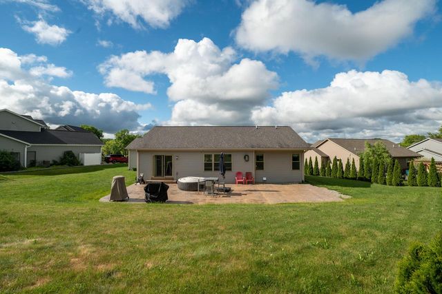 333 Nature PLACE, Johnson Creek, WI 53038