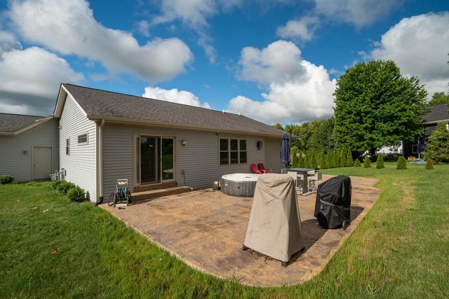 333 Nature PLACE, Johnson Creek, WI 53038