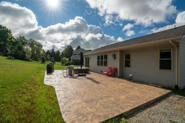 333 Nature PLACE, Johnson Creek, WI 53038