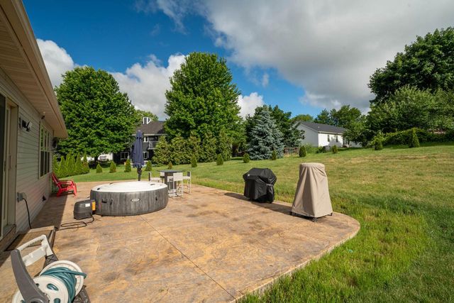 333 Nature PLACE, Johnson Creek, WI 53038