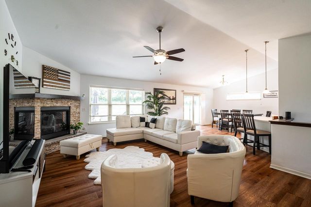 333 Nature PLACE, Johnson Creek, WI 53038