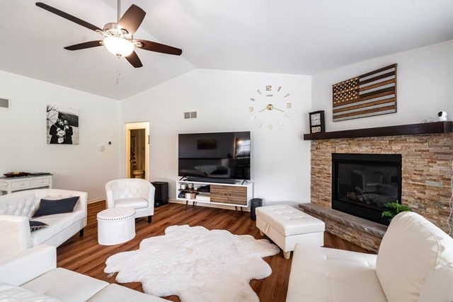 333 Nature PLACE, Johnson Creek, WI 53038