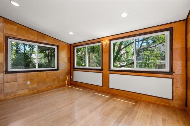261 Russett Rd, Brookline, MA 02467