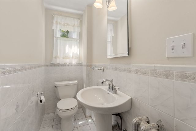 261 Russett Rd, Brookline, MA 02467