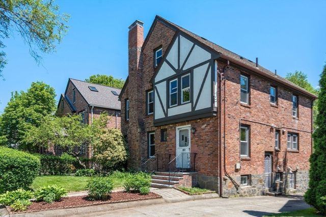 261 Russett Rd, Brookline, MA 02467
