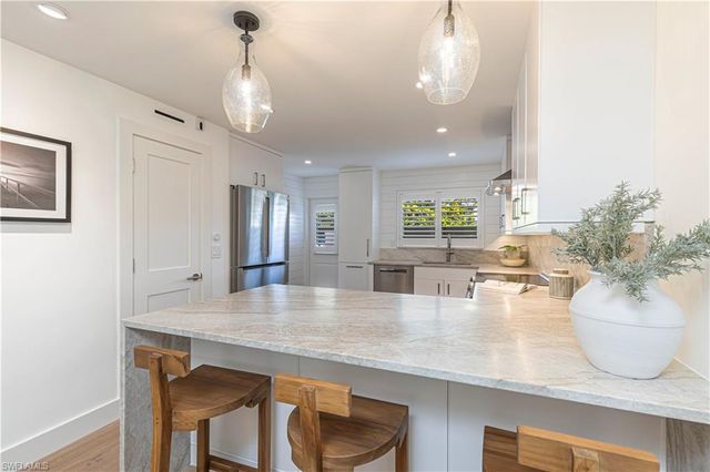 320 14th AVE S 320E, Naples, FL 34102
