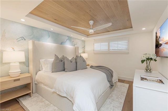 320 14th AVE S 320E, Naples, FL 34102