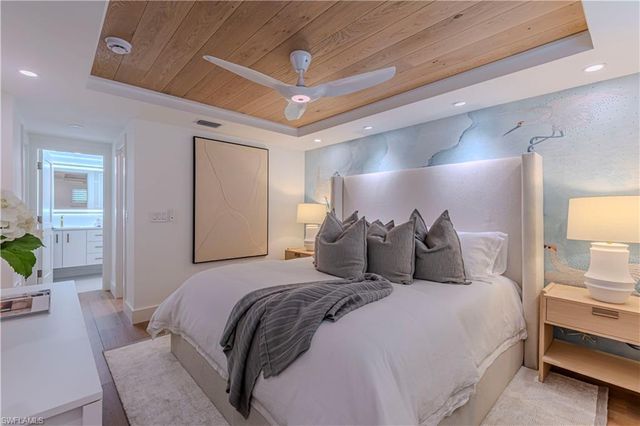 320 14th AVE S 320E, Naples, FL 34102