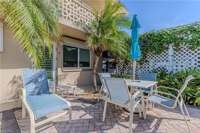 320 14th AVE S 320E, Naples, FL 34102
