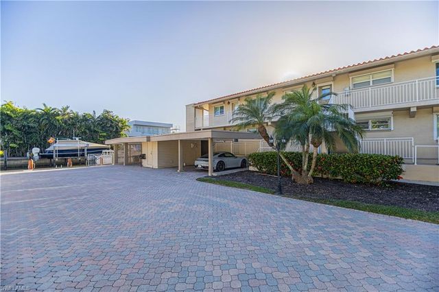 320 14th AVE S 320E, Naples, FL 34102