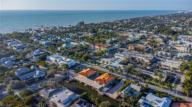 320 14th AVE S 320E, Naples, FL 34102