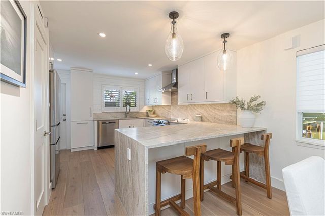 320 14th AVE S 320E, Naples, FL 34102