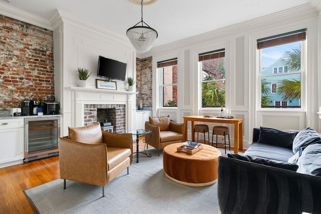 Image 11 of property listing at 21 Broad Street, Charleston, SC 29401