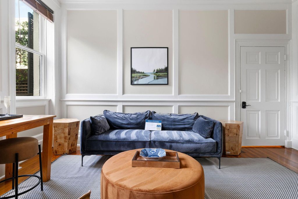 Image 13 of property listing at 21 Broad Street, Charleston, SC 29401
