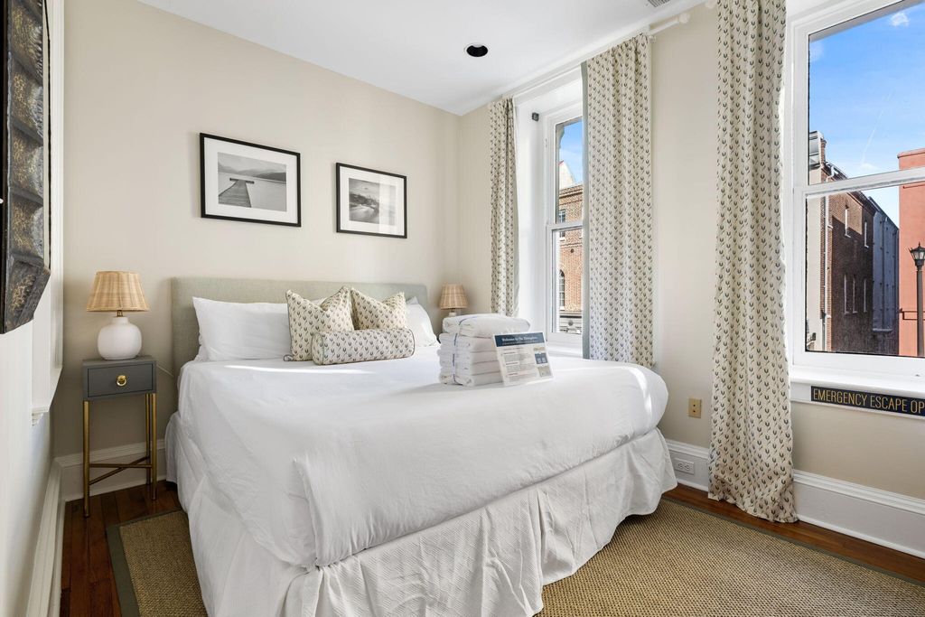 Image 20 of property listing at 21 Broad Street, Charleston, SC 29401