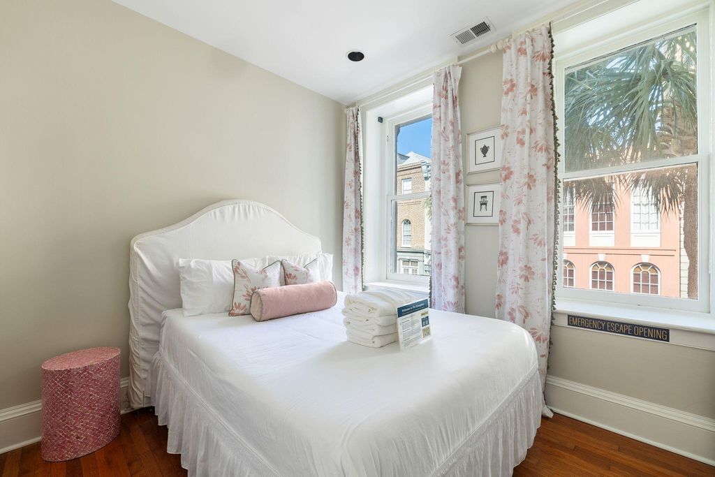 Image 24 of property listing at 21 Broad Street, Charleston, SC 29401
